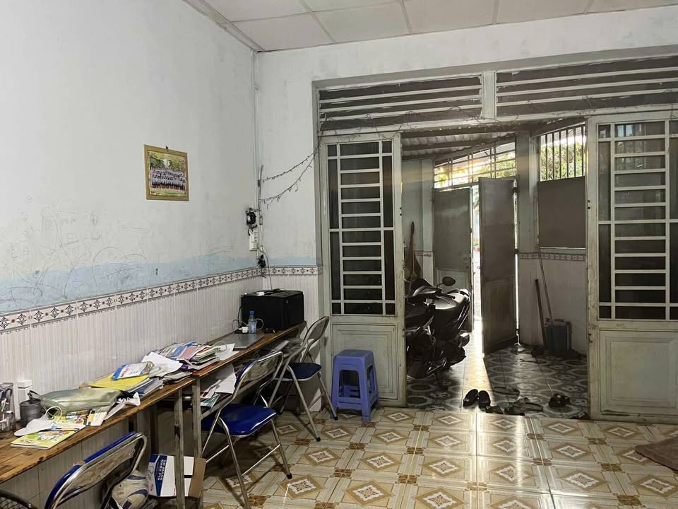 Nhà mặt tiền 6m Bà Điểm, Hóc Môn 55m² giá 3.98 tỷ - Phù hợp xây mới!