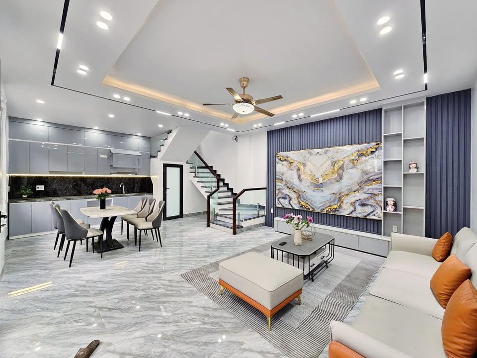 Nhà phố Hồ Sen Lê Chân 70m² giá 4.98 tỷ - Sân cổng riêng, mặt tiền 8m