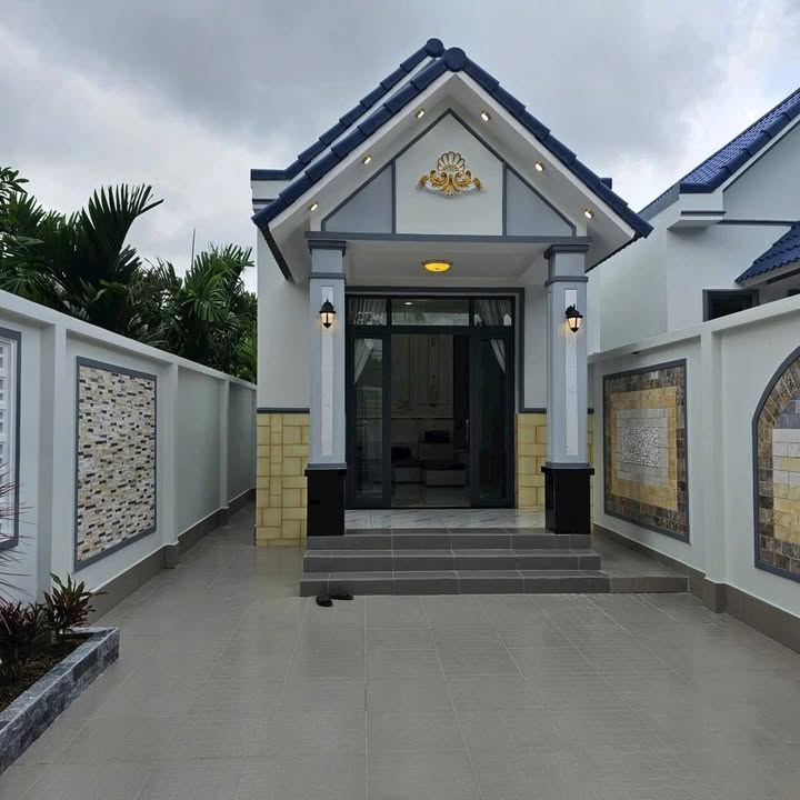 Biệt thự mái Thái mặt tiền đường Triền Đồng 200m² giá 2.45 tỷ - Phong cách Tân Cổ Điển sang trọng!