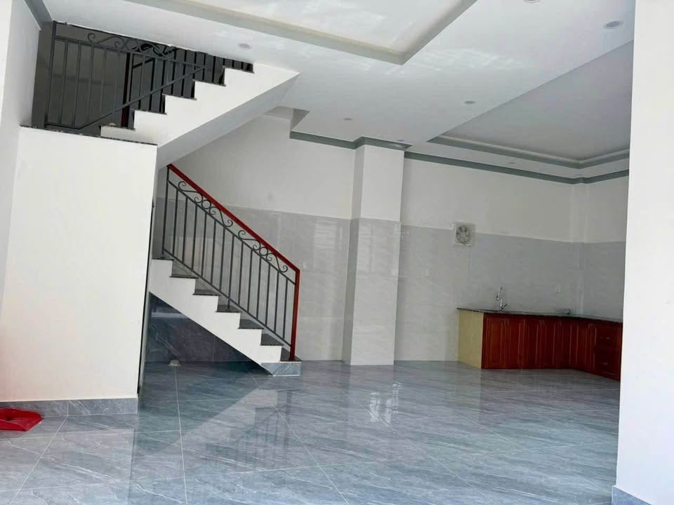 Nhà phố Đà Lạt 50m² giá 4.3 tỷ - Ô tô vào tận nhà, 5 phòng ngủ!