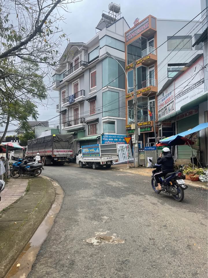 Nhà mặt tiền chợ Lạc Dương, Đà Lạt 75m² giá 5.5 tỷ - Cơ hội kinh doanh tốt!