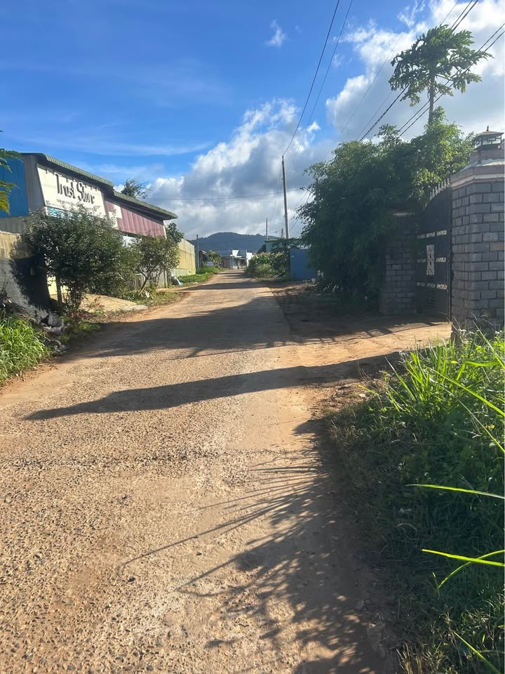 Đất thổ cư Quảng Lập Đơn Dương 324m² giá 750 triệu - Đường bê tông lớn thông tứ hướng!