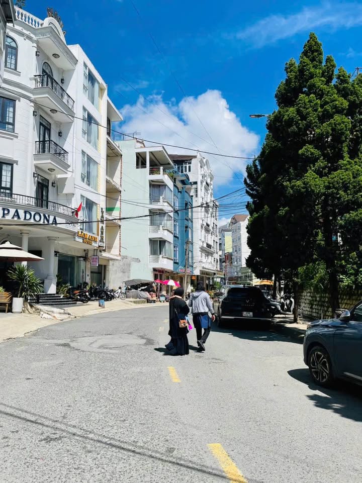 Khách sạn mặt tiền đường Nam Kỳ Khởi Nghĩa Đà Lạt 131m² giá 42 tỷ - Kinh doanh ổn định!