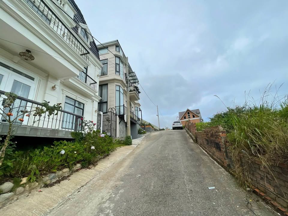 Bán đất xây dựng đường Trịnh Hoài Đức, Đà Lạt 241m² - Vị trí đắc địa, tiềm năng sinh lời!