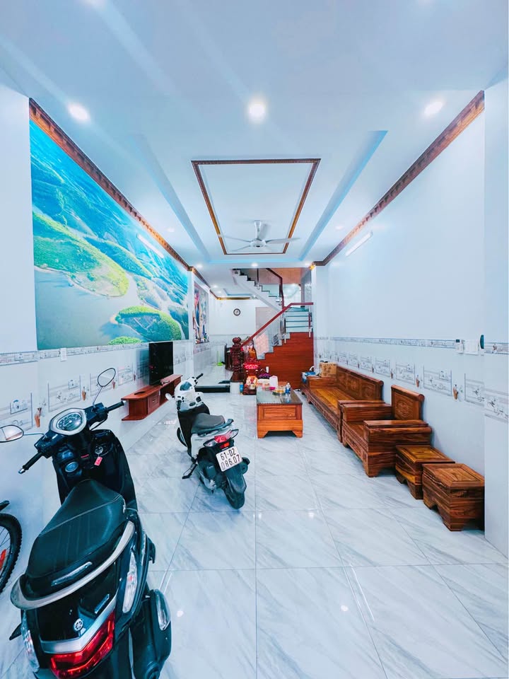 Nhà Phố Dĩ An 60m² giá 5.6 tỷ - Sổ hồng chính chủ, thiết kế hiện đại!