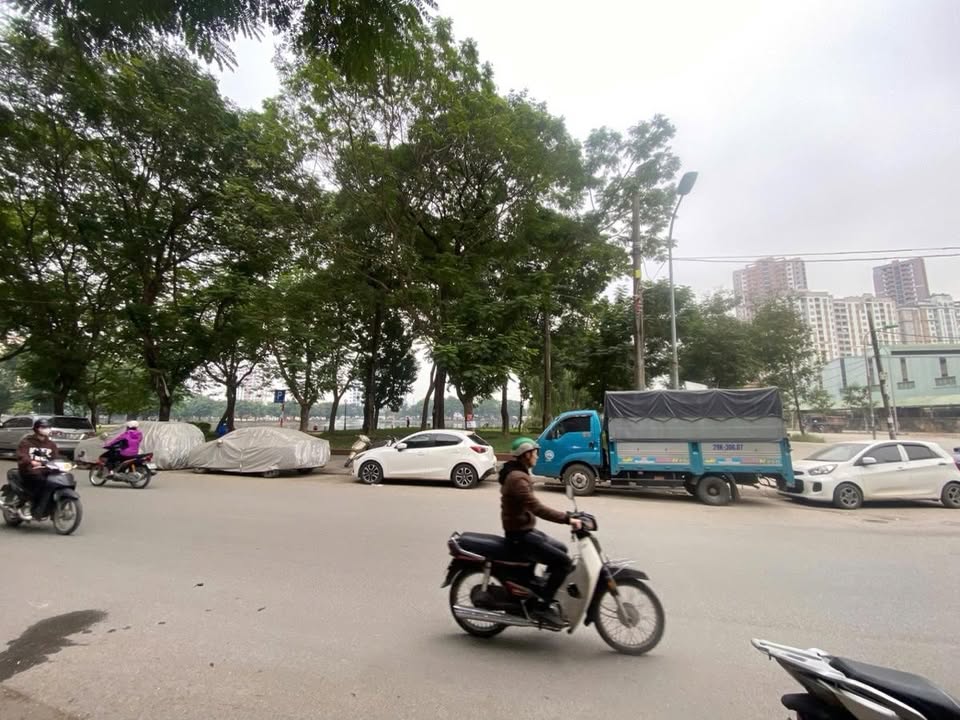 Nhà mặt phố Đền Lừ 90m² giá 60 tỷ - Kinh doanh tấp nập, view hồ đẹp!