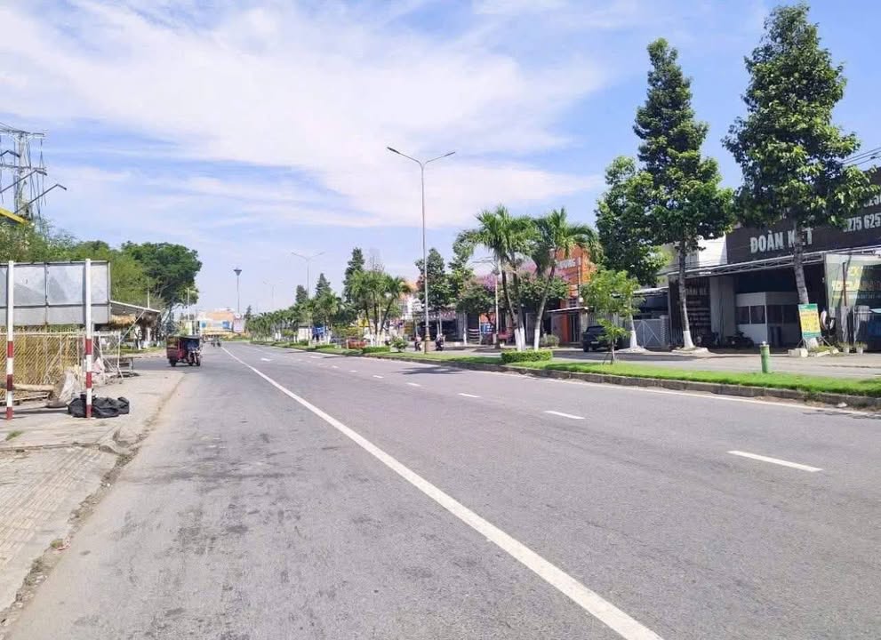 Đất góc 2 mặt tiền đường Đồng Văn Cống, Bình Phú, Bến Tre - Diện tích 425m² giá 9.35 tỷ, thổ cư 250m²