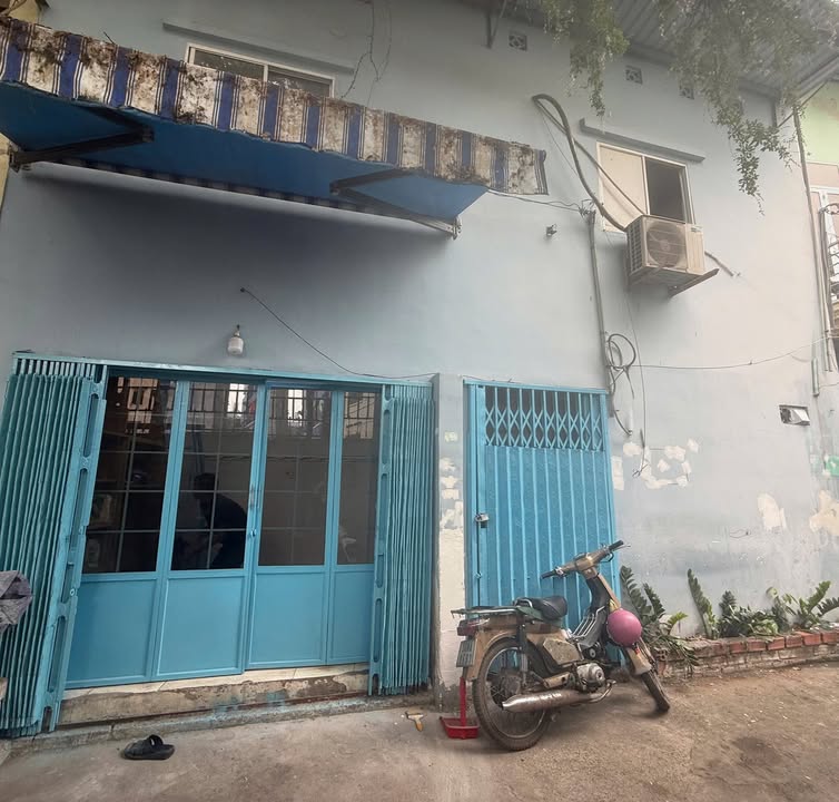 Nhà cho thuê đường Ấp Chiến Lược, Bình Tân 24m² giá chỉ 5.5 triệu - Gần chợ, tiện nghi đầy đủ!