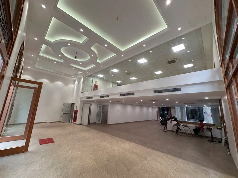 Mặt bằng kinh doanh cho thuê tại Vũ Ngọc Phan, Đống Đa - 160m² giá 100 triệu/tháng