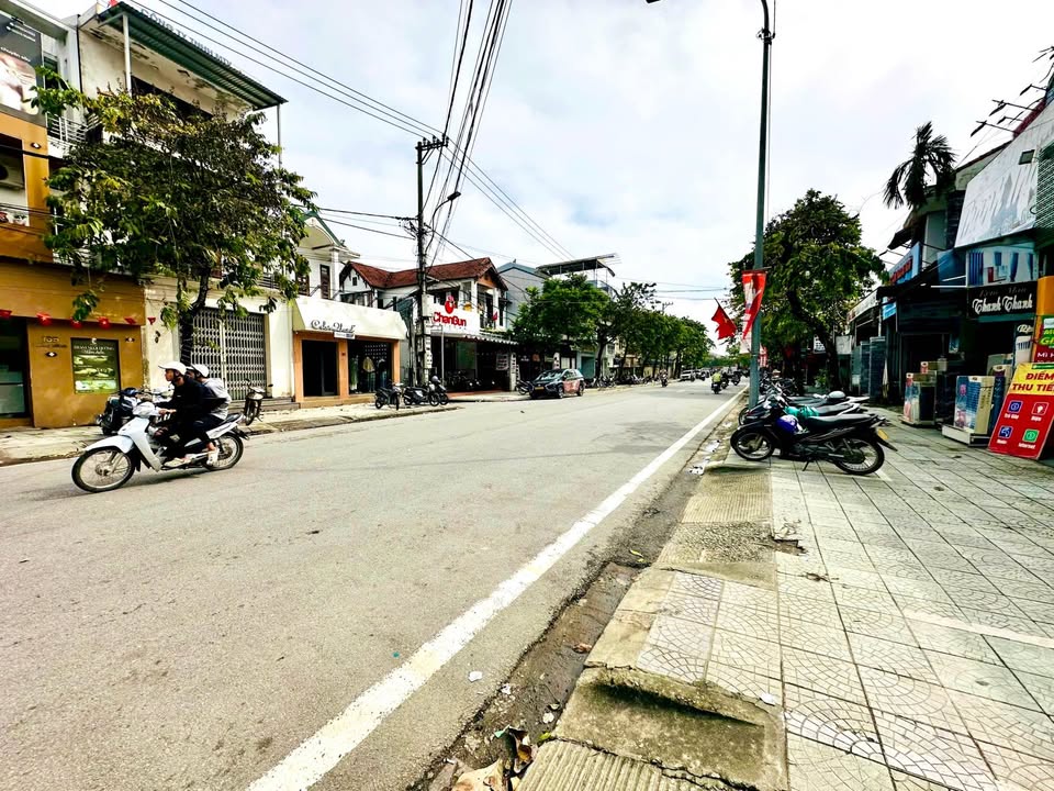 Nhà 3 tầng Trường Chinh, 150m² giá 5.3 tỷ - Ô tô vào tận nhà!