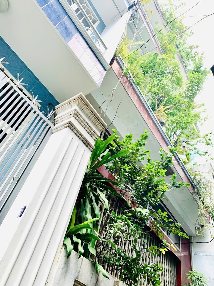 Nhà 4 tầng Nguyễn Biểu, Quận 5, 125m² giá 8 tỷ - Khu kinh doanh sầm uất!