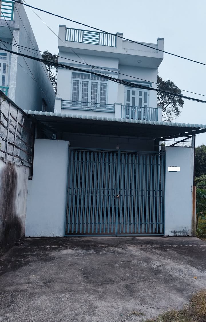 Nhà 2 tầng Tân Thông Hội, Củ Chi 100m² giá 2.4 tỷ - Đường ô tô rộng rãi!