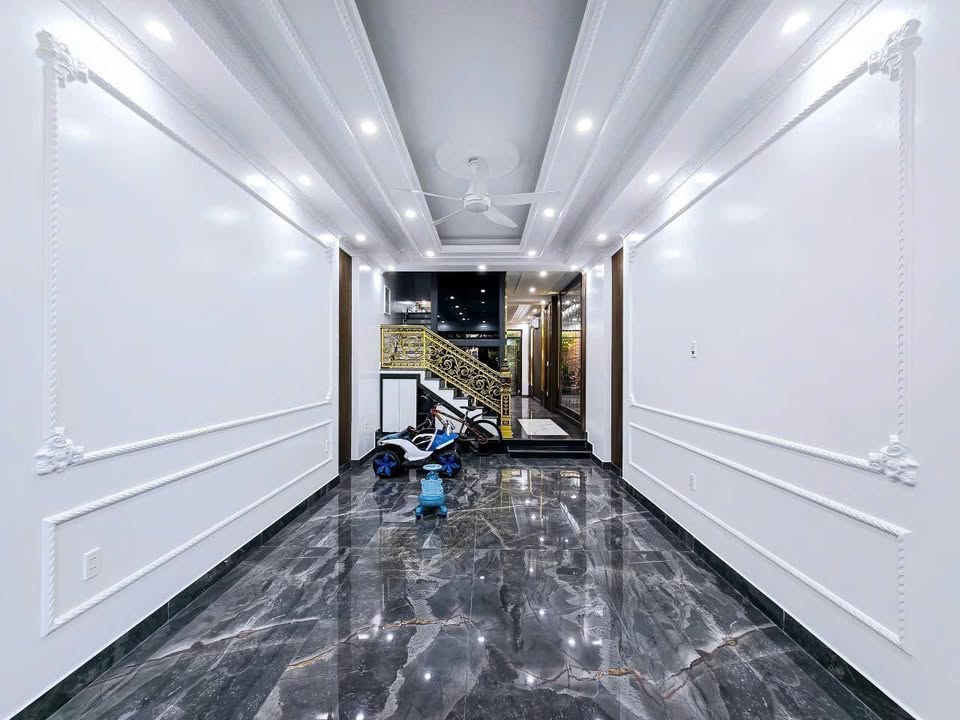 Nhà mặt đường Trần Nguyên Hãn, Hải Phòng 74m² giá 15 tỷ - Thiết kế tân cổ điển sang trọng!