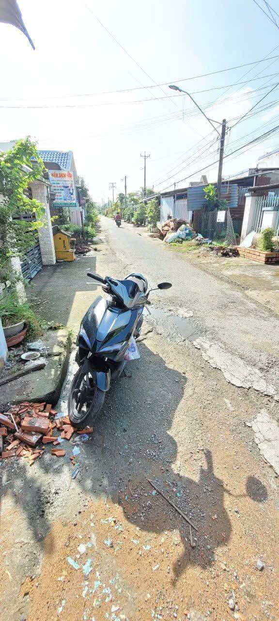 Nhà mặt tiền đường nhựa Long Phước 84m² giá chỉ 1.1 tỷ - Kinh doanh thuận lợi!