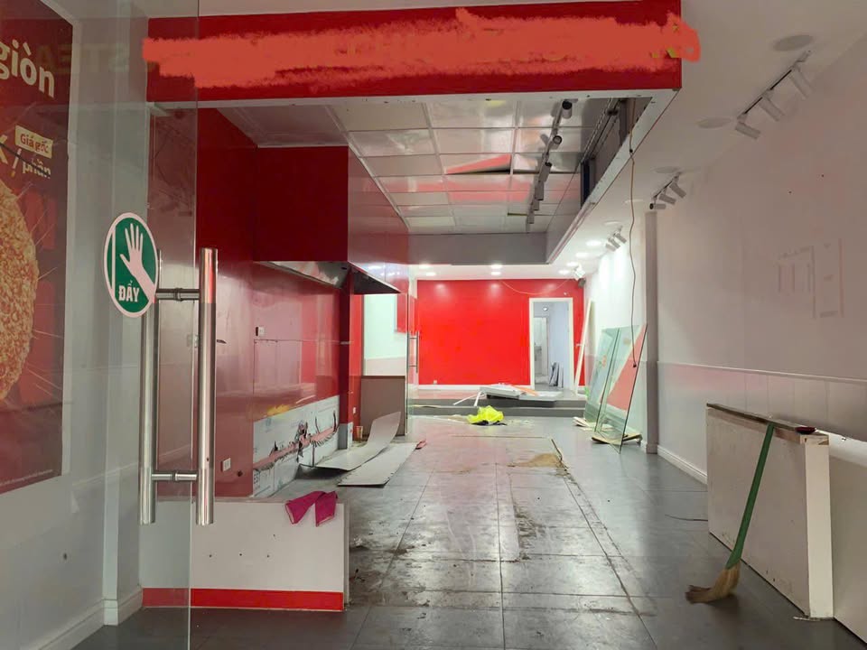 Mặt bằng kinh doanh cho thuê phố Tạ Quang Bửu, Hai Bà Trưng 81m² - Sẵn sàng vào ngay!