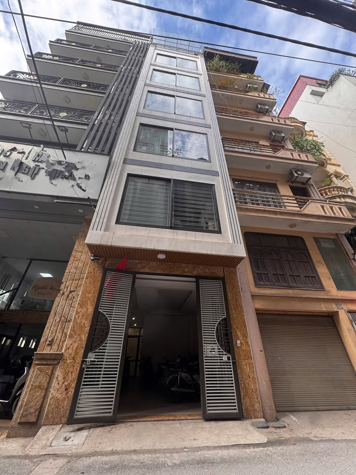 Cho thuê tòa nhà 8 tầng đường Bưởi, Ba Đình, 75m² - Tầng nổi bật, nội thất đầy đủ!