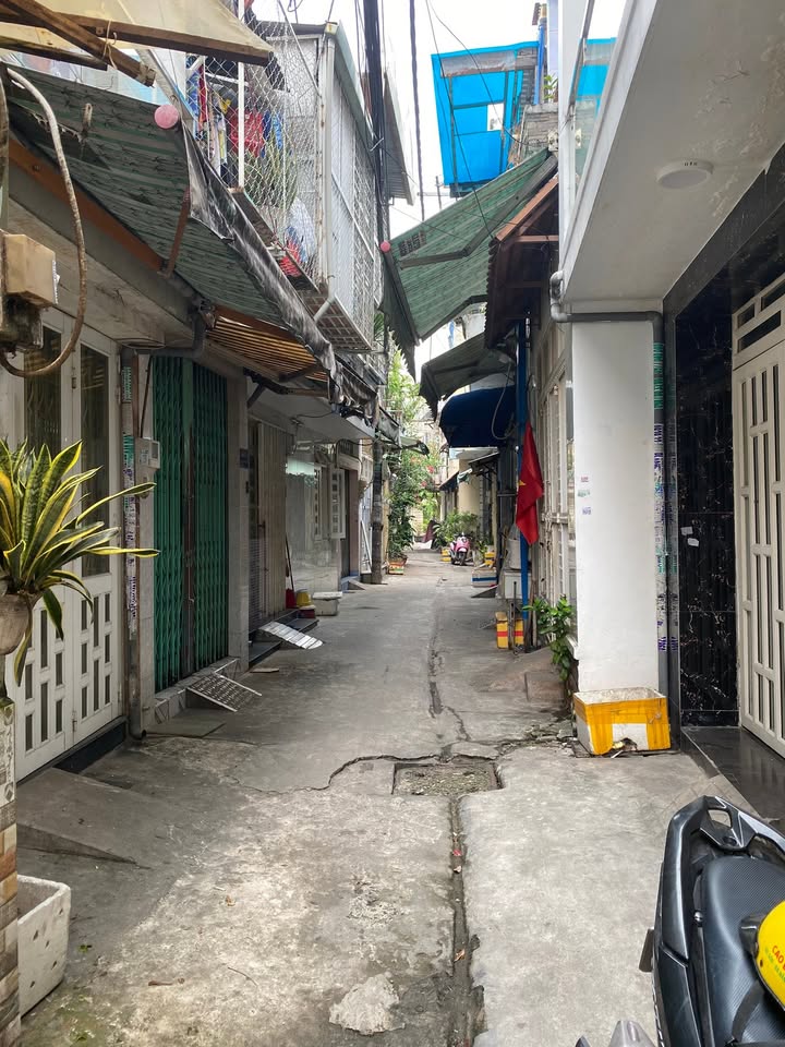 Nhà riêng Tân Phú 25m² giá 3 tỷ - Đường thông thoáng, sẵn sàng vào ở!