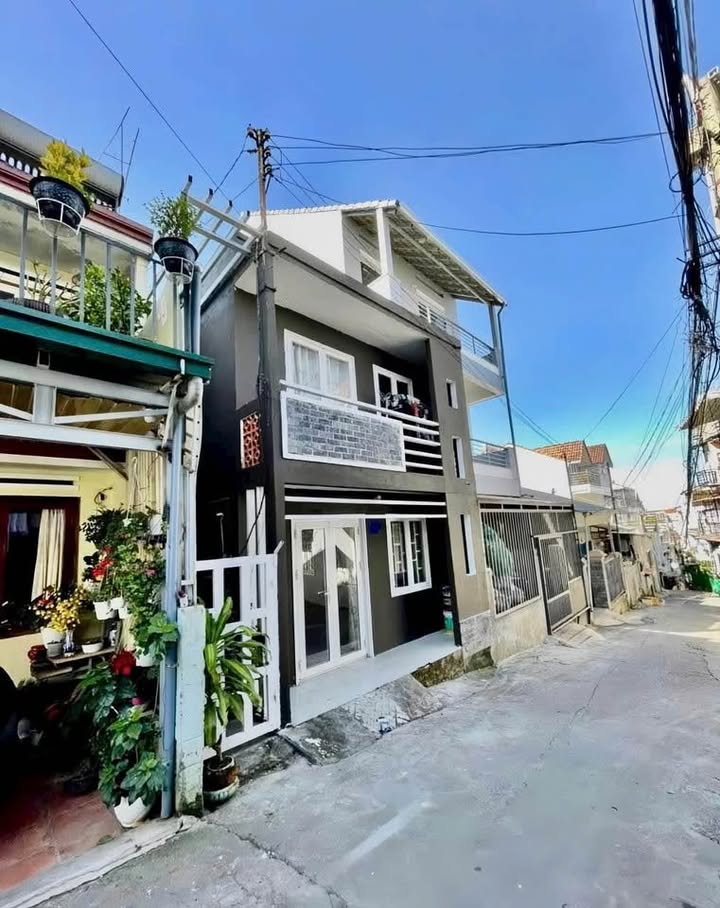 Nhà riêng Đà Lạt 62m² giá 5 tỷ - Khu vực an ninh, gần chợ và trường học!