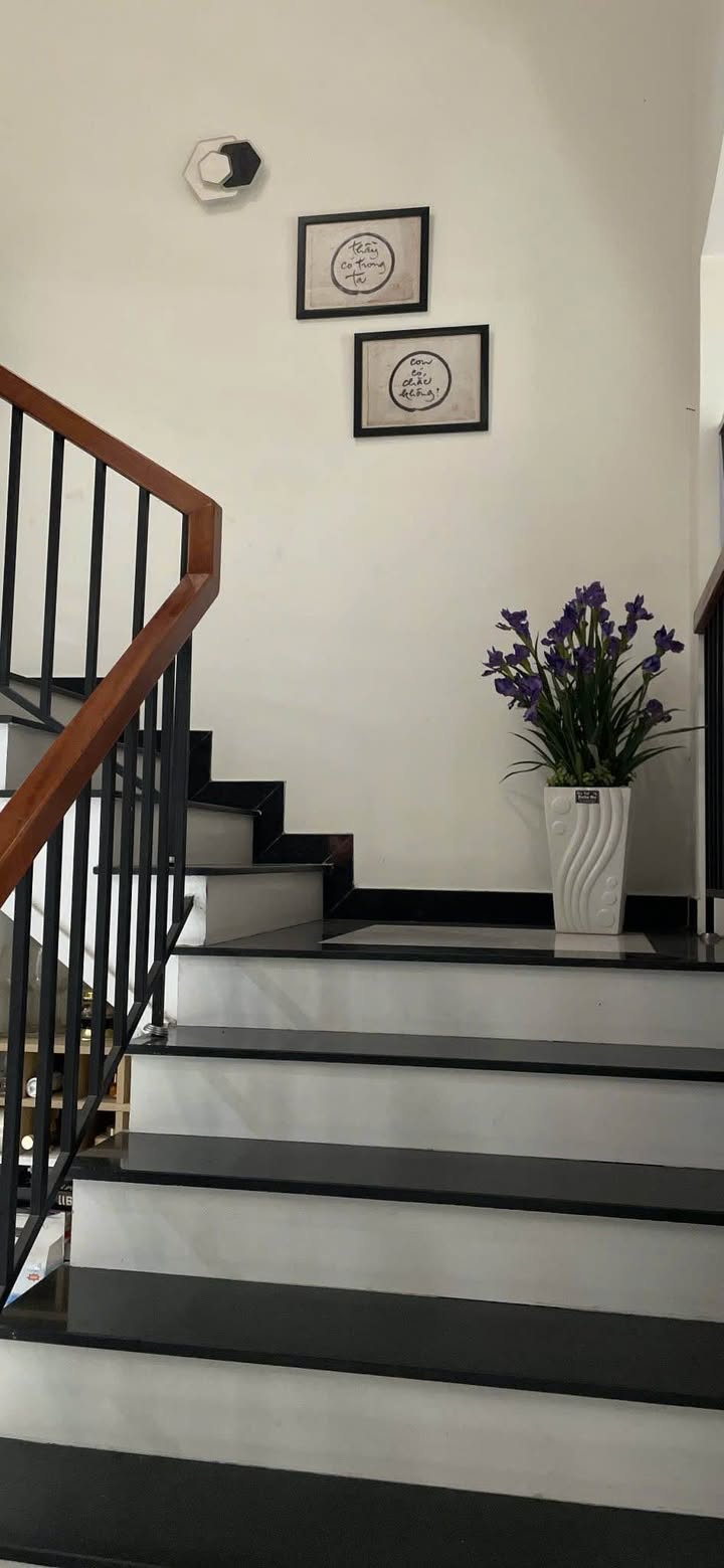 Nhà 3 tầng đường Lê Ấm, quận Cẩm Lệ, Đà Nẵng 100m² giá 7 tỷ - Full nội thất, sẵn vào ở!