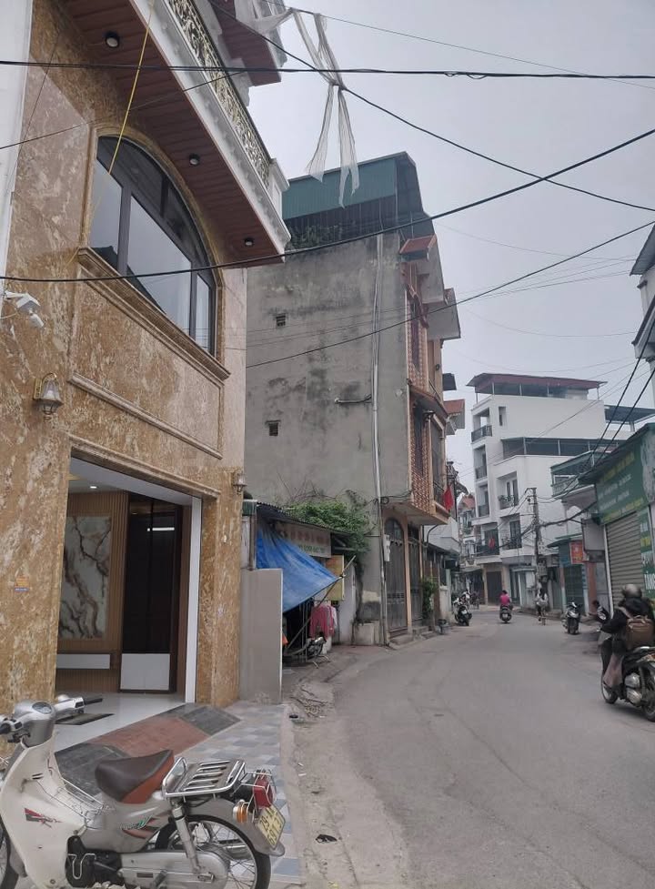 Đất thổ cư Thạch Bàn 100m² giá 16.5 tỷ - Sổ đỏ chính chủ, ô tô tránh nhau!