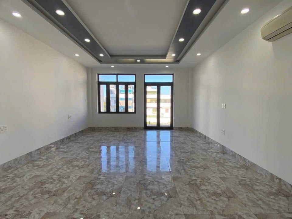 Cho thuê nhà mặt tiền kinh doanh đường Thích Quảng Đức, Nha Trang 125m² - Giá chỉ 40 triệu/tháng!