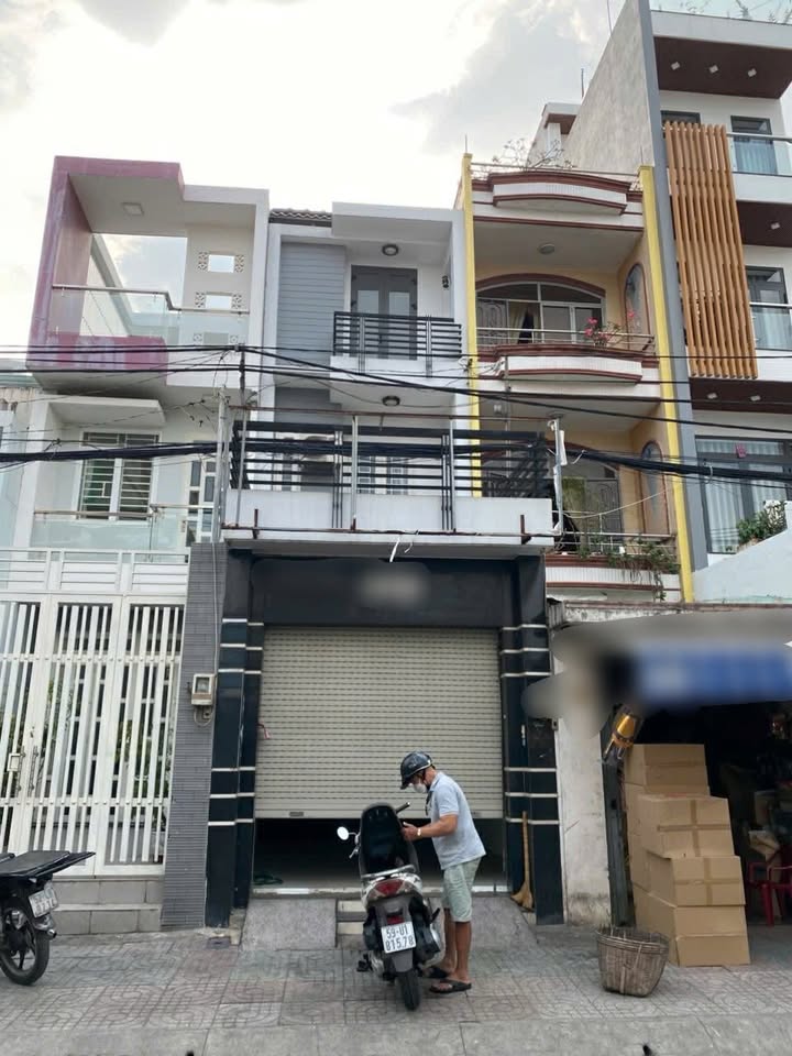 Bán nhà mặt tiền Dã Tượng, P10, Q8, 57m² giá 9.9 tỷ - Vị trí đắc địa cho kinh doanh!