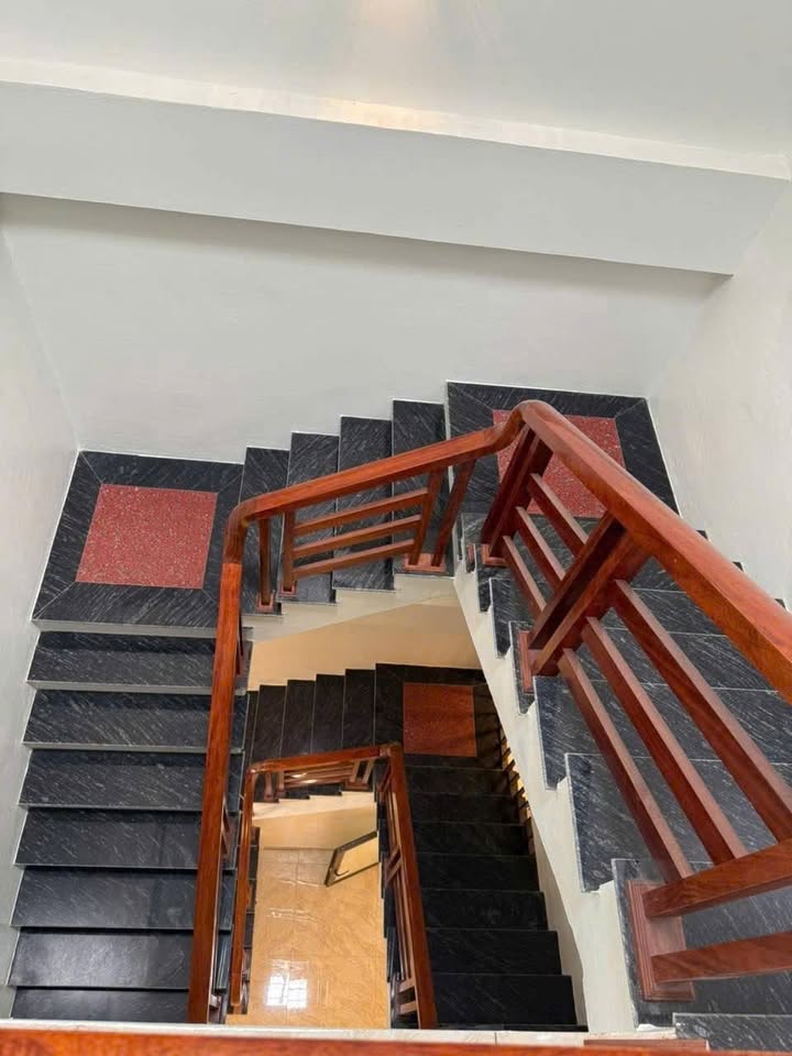 Nhà 3 tầng mới xây tại Lê Hồng Phong, Đông Thành 50.5m² - Vị trí trung tâm, giá thỏa thuận!