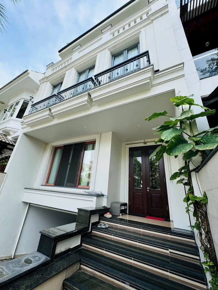 Biệt thự cho thuê tại Nam Thông, Phú Mỹ Hưng 450m² giá 70 triệu - Gần công viên và trường học!