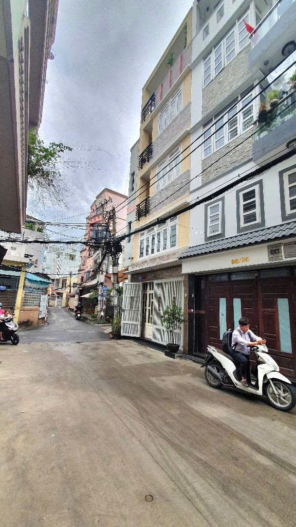 Nhà đẹp Phú Nhuận 30m² giá 6 tỷ - Hẻm xe hơi, sổ hồng chính chủ!