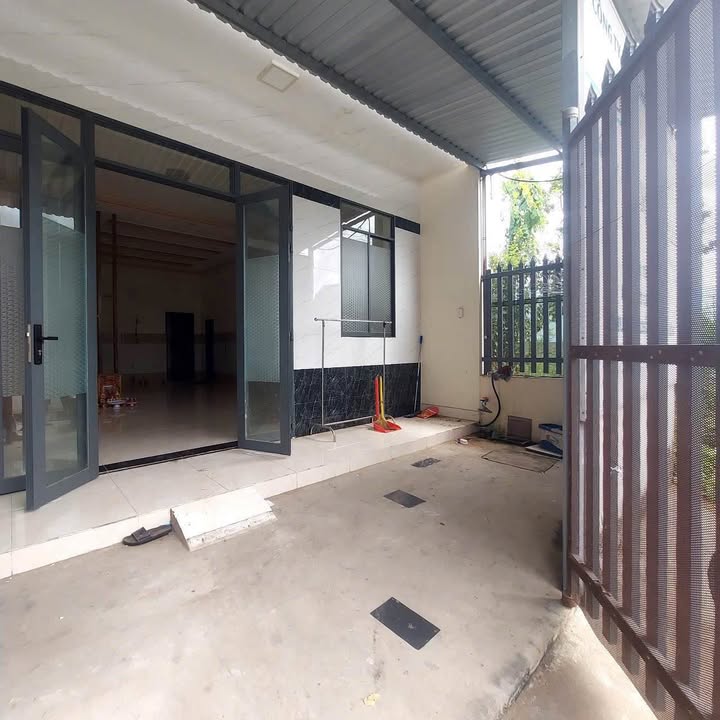 Nhà cho thuê mặt tiền đường Võ Văn Kiệt, Sóc Trăng 102m² - Giá chỉ 4 triệu/tháng!