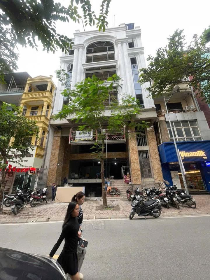 Cho thuê tòa văn phòng Vương Thừa Vũ, quận Thanh Xuân, 8 tầng, giá 260 triệu