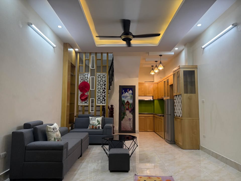 Nhà cho thuê 5 tầng Lĩnh Nam 3PN giá thỏa thuận - Nội thất đầy đủ