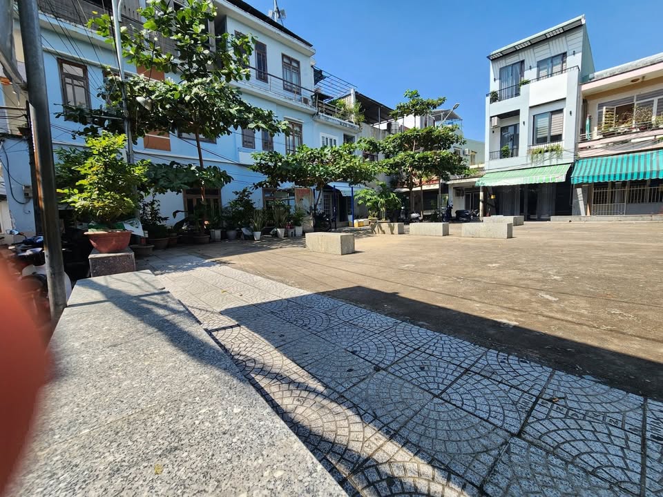 Nhà bán Hoàng Diệu, Hải Châu 73m² giá 5.3 tỷ - View công viên thoáng mát!