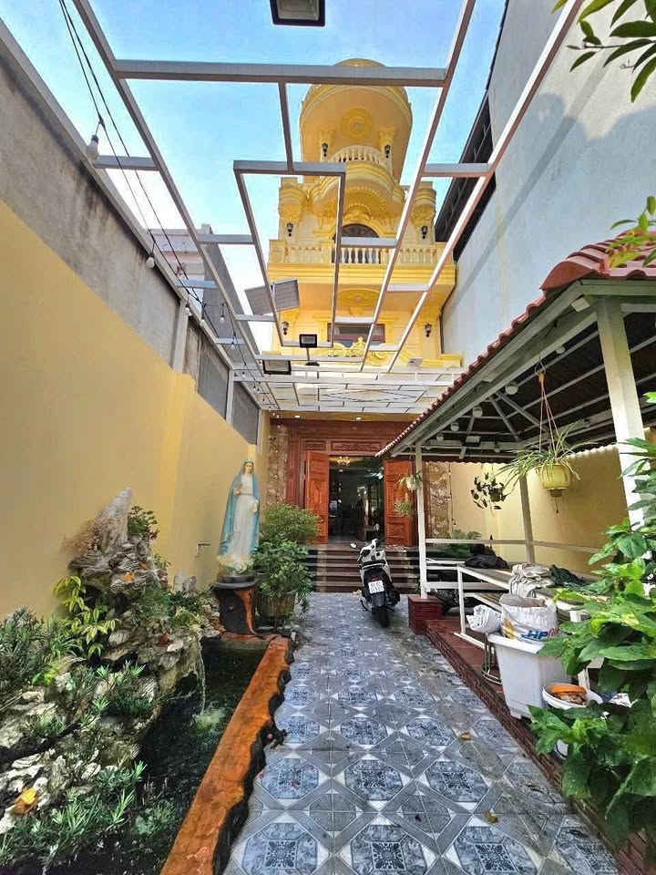 Nhà 4 tầng Lái Thiêu 272m² giá 16 tỷ - Chỉ cách tiện ích 3 bước chân!