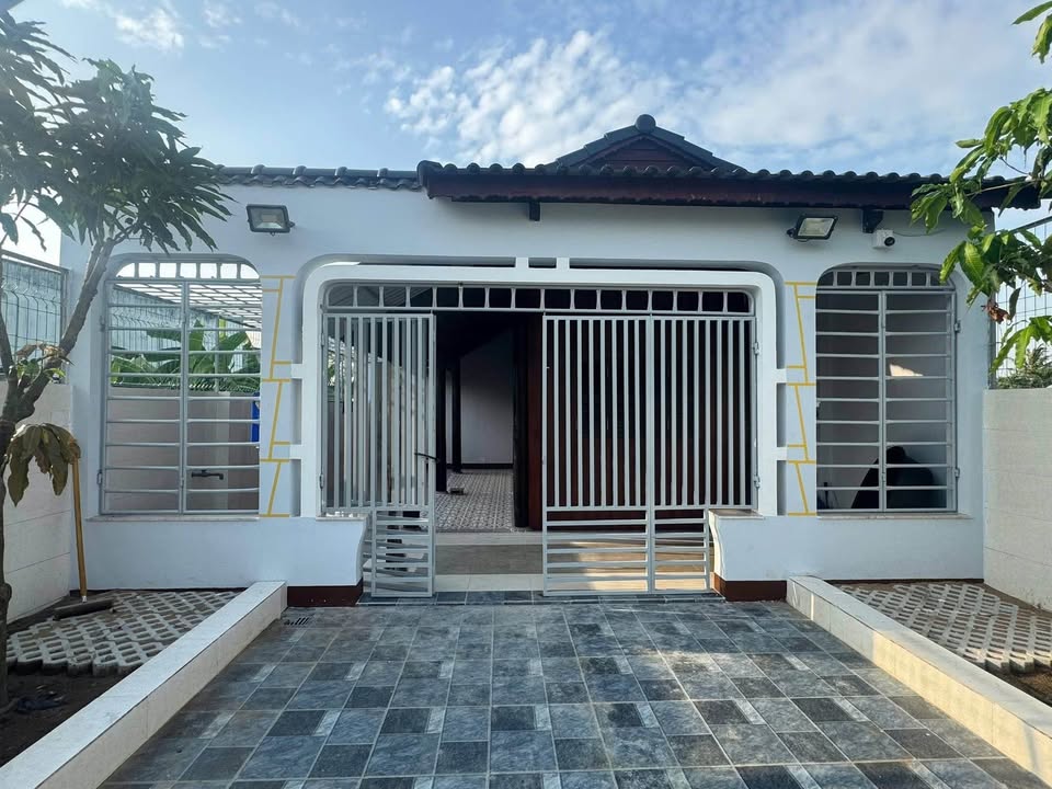 Nhà vườn mặt tiền đường Quách Văn Tuấn, Tân An 375m² giá 2.1 tỷ - Ngay khu dân cư đông đúc!