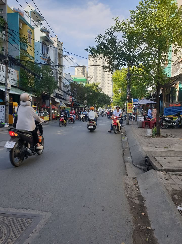 Bán nhà 3 tầng Âu Dương Lân, Q8, 43m² giá 6 tỷ - Sẵn sàng vào ở ngay!