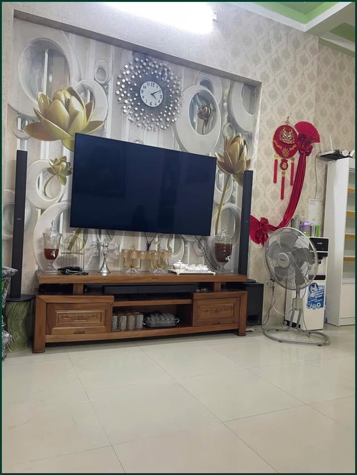 Nhà phố Lạc Long Quân 80m² giá 5 tỷ - Yên tĩnh, đường ô tô tránh!