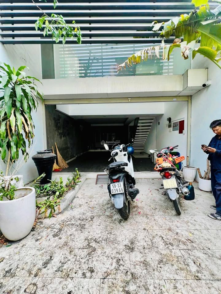 Nhà nguyên căn cho thuê tại Nguyễn Đình Chính, Phú Nhuận - Diện tích 90m², phù hợp ở và làm văn phòng!