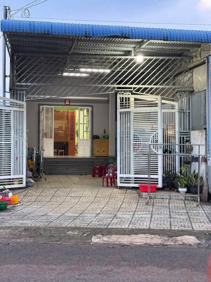 Nhà mặt tiền đường Hồ Tùng Mậu, Đức Trọng, Lâm Đồng 166m² giá 4.2 tỷ - Giảm giá sốc, thương lượng nhẹ!