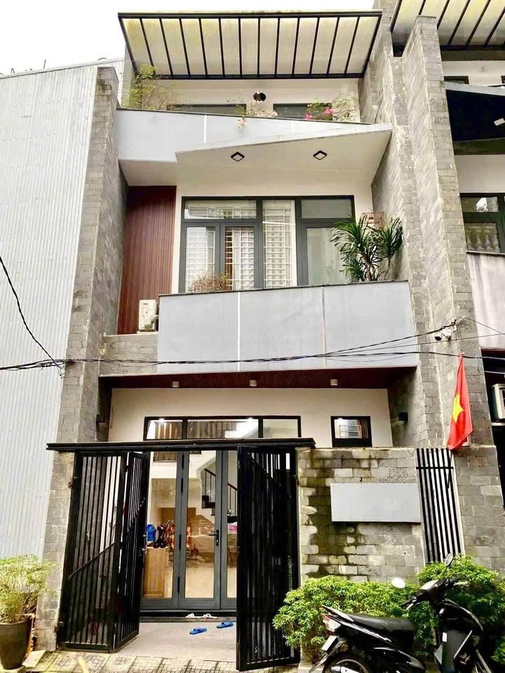 Nhà 3 tầng cho thuê tại kiệt 246 Hùng Vương, 60m² chỉ 9.5 triệu/tháng - Tiện nghi đầy đủ!