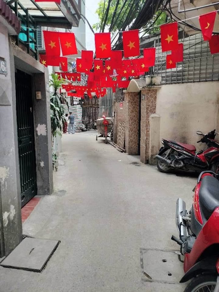 Đất Bùi Xương Trạch Thanh Xuân 30m² giá 6.4 tỷ - Sổ đỏ chính chủ, nhà 4 tầng tặng kèm!