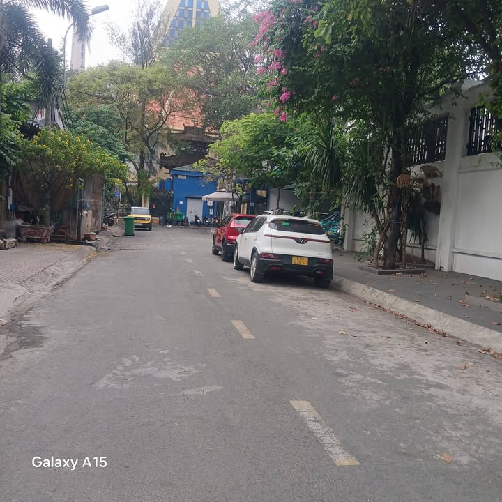 Biệt thự 3 tầng mặt tiền đường 19A, Bình Tân 190m² giá 24.5 tỷ - Sổ hồng chính chủ!