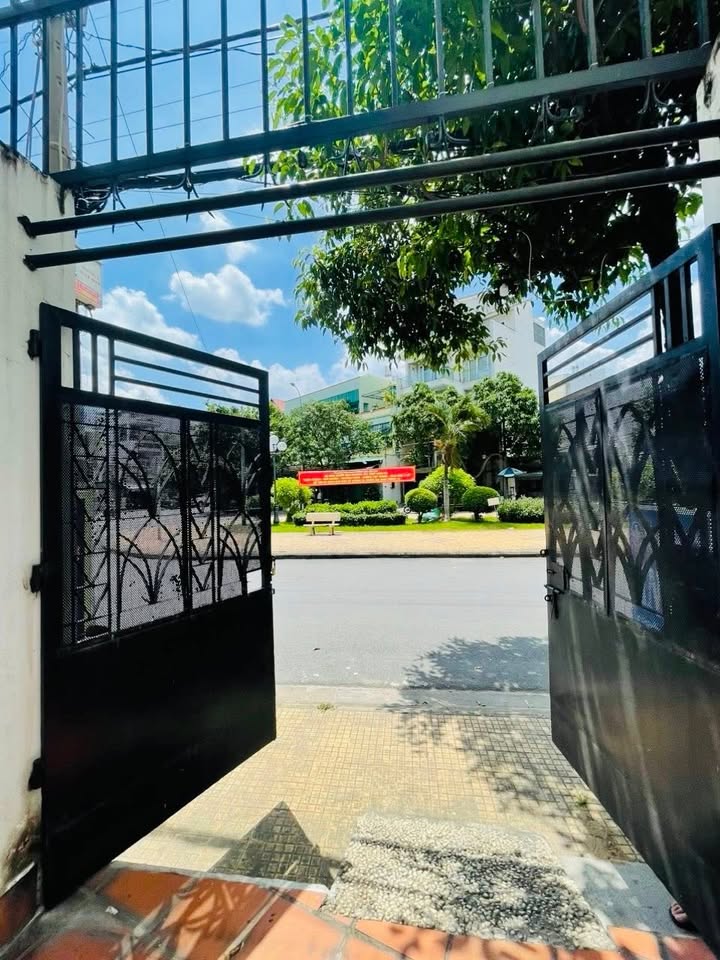 Nhà 3 tầng Tân Sơn Nhì 72m² giá 13 tỷ - Ngôi nhà lý tưởng bên công viên!