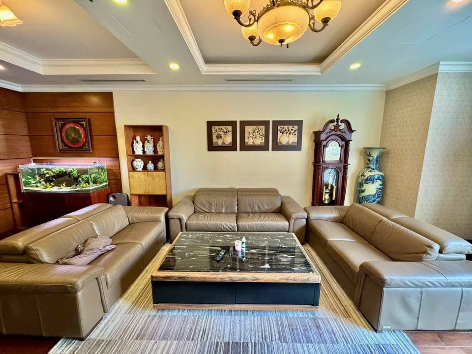 Căn hộ cho thuê tại tòa R2 Royal City, 130m² giá thỏa thuận - Hướng mát, view nội khu!