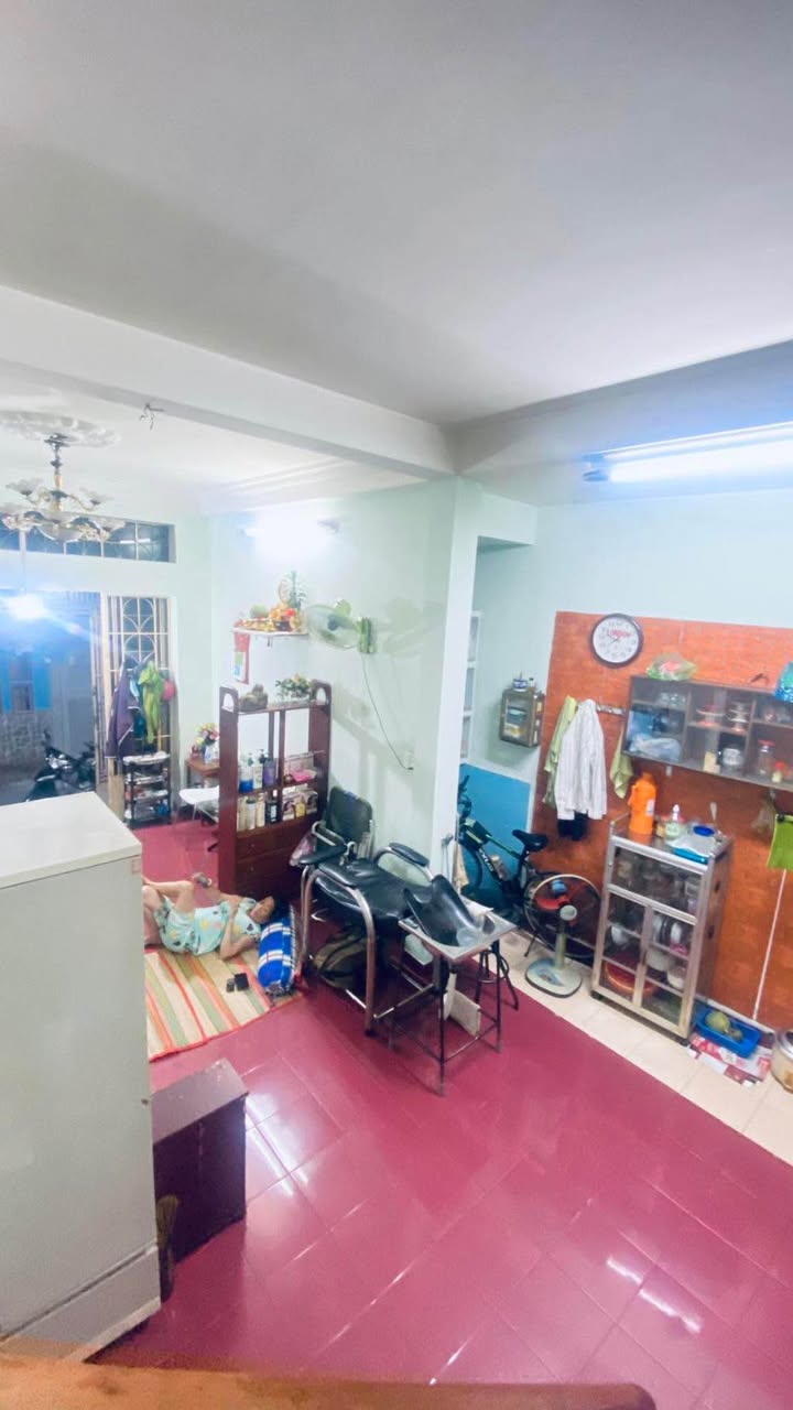 Nhà hẻm xe hơi Thích Quãng Đức 40m² giá 5 tỷ - Sổ hồng riêng, thuận tiện di chuyển!