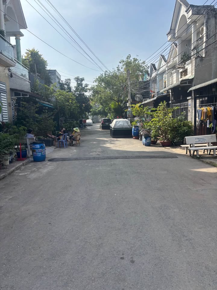 Nhà góc 2 mặt tiền Tân Đông Hiệp 90m² giá 4.35 tỷ - Cơ hội đầu tư tuyệt vời!