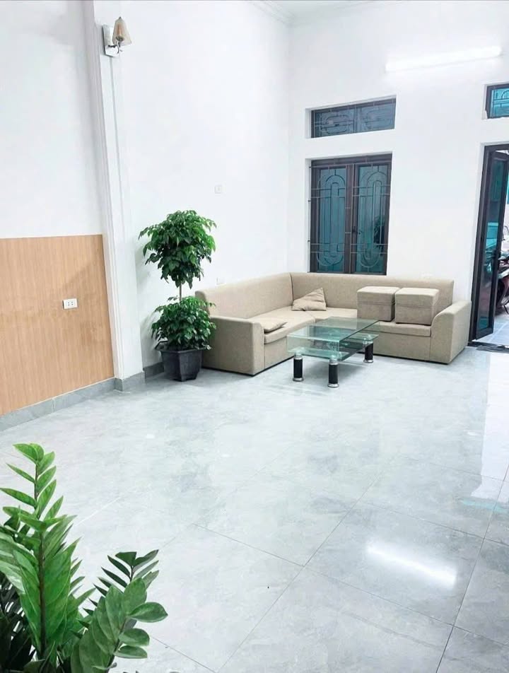 Nhà đẹp phố Nguyễn Tĩnh 64m² giá 2.35 tỷ - Bán gấp cho khách thiện chí!