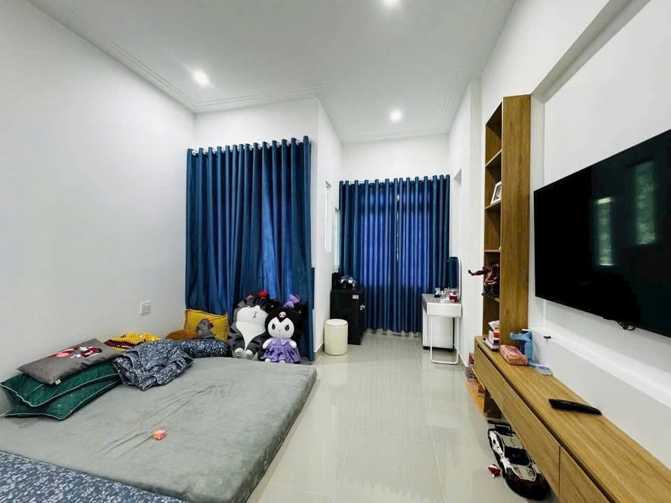 Nhà 2 Lầu Mặt Tiền Phan Đăng Lưu Bảo Lộc 63m² Giá 5.3 Tỷ - Tiện Nghi Đầy Đủ!