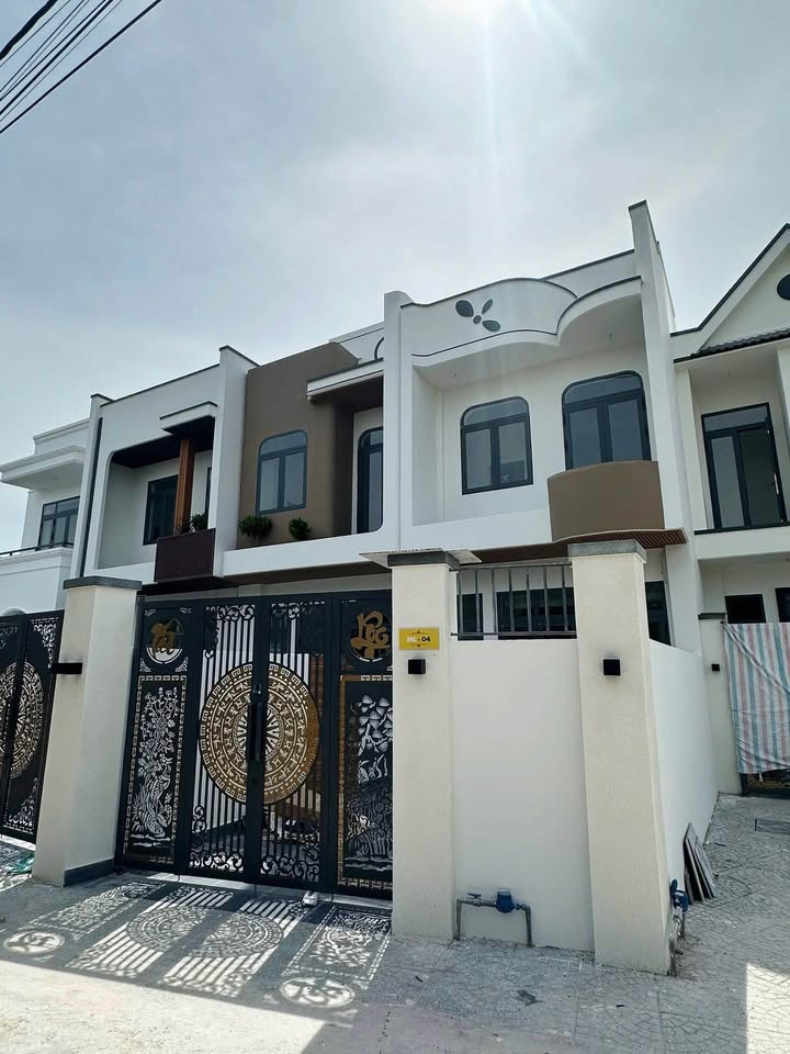 Nhà phố 100m² tại Khu phố Mỹ Lương, Mỹ Tho - Giá chỉ 1.95 tỷ, dọn vào ở ngay!