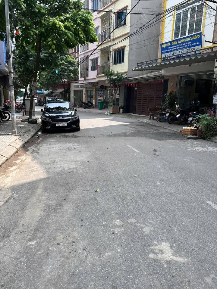 Bán gấp nhà mặt phố Yên Xá, 32m² giá 11.7 tỷ - Đầu tư sinh lời ngay!